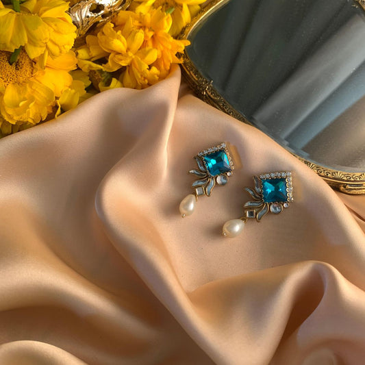 Daqira Earrings