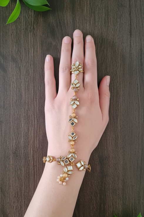 Crescent Glow Aangla