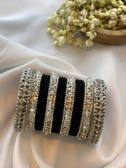 Chand Saaz Velvet Bangle