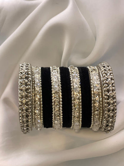 Chand Saaz Velvet Bangle