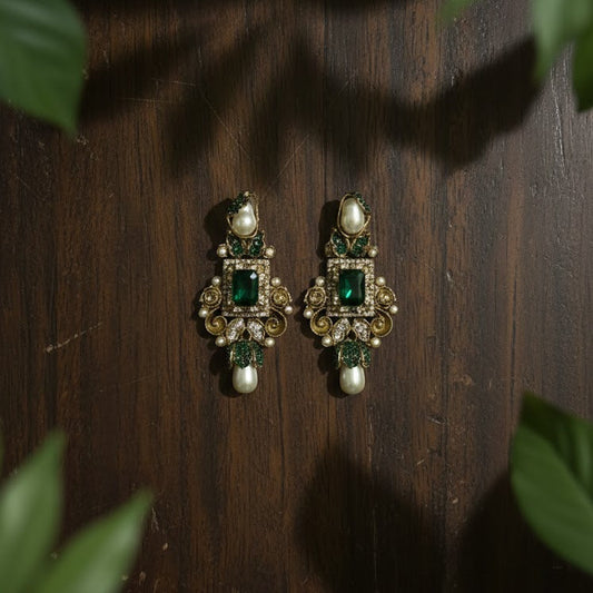 Esra Shine Earrings - Emerald Green