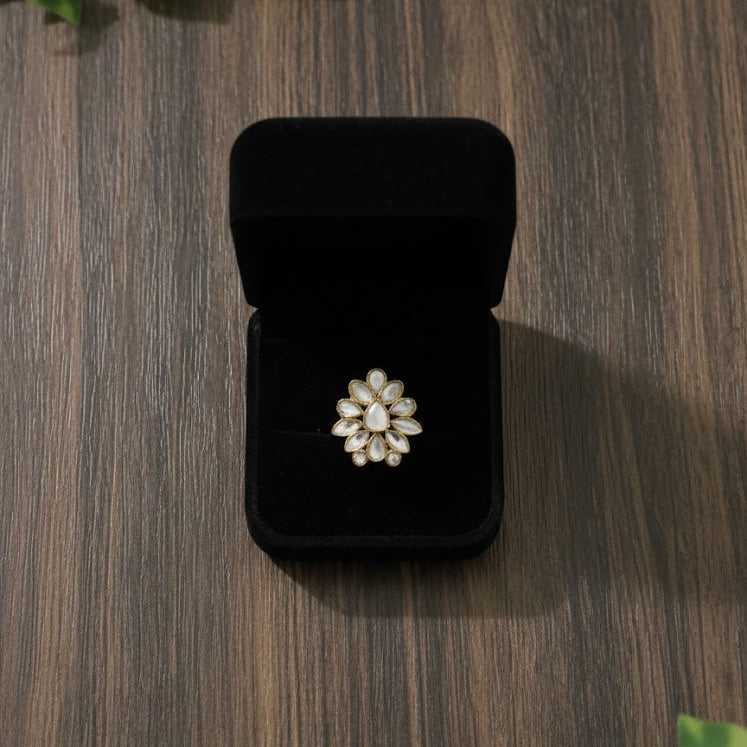 Arwa Minimal Kundan Ring