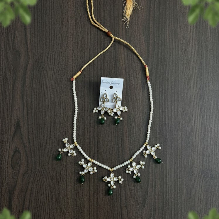 Elora Kundan Pendant Set