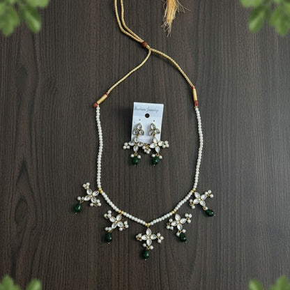Elora Kundan Pendant Set